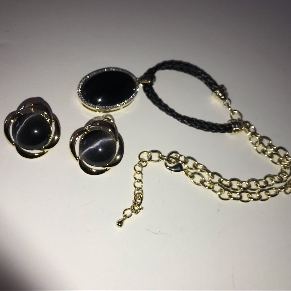 RFM necklace and earrings. - Picture 3 of 6